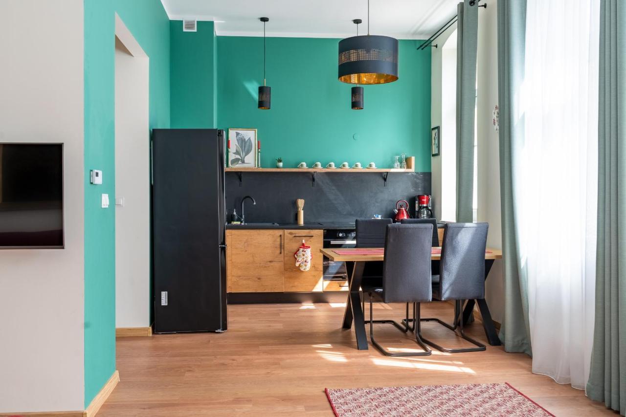 Apartament Inspirujacy - Z Prywatnym Monitorowanym Parkingiem - 4 Osobowy - Space Apart Jelenia Góra Exteriör bild